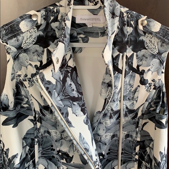 Loose fitting floral vest - Picture 5 of 5